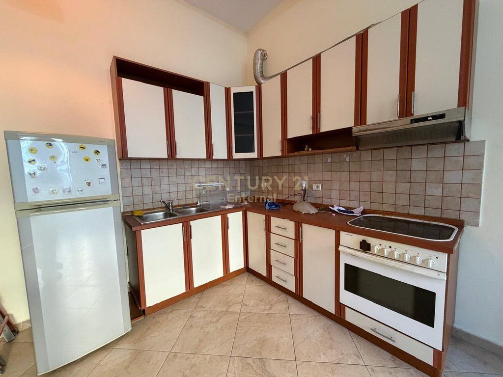 Apartment 1+1 For Rent at Komuna e Parisit