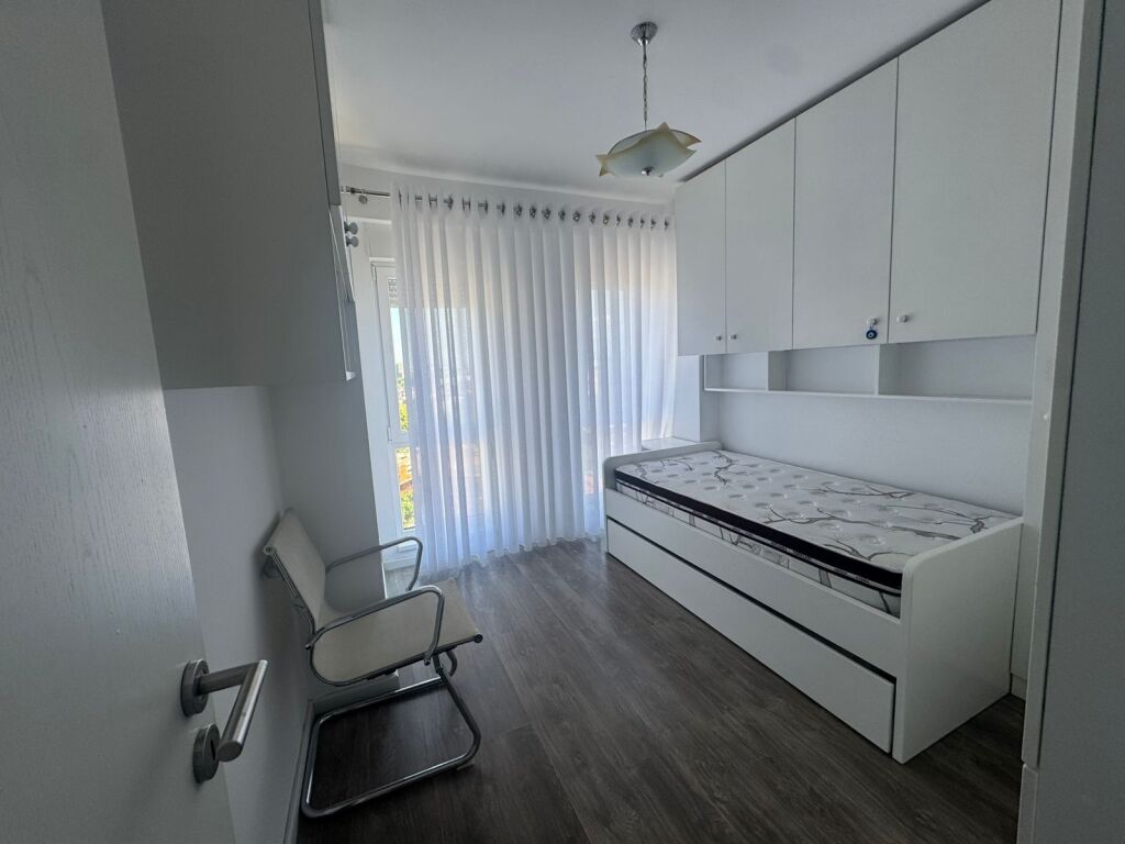 Jepet me qera 2+1 te Kontakti ne 21!