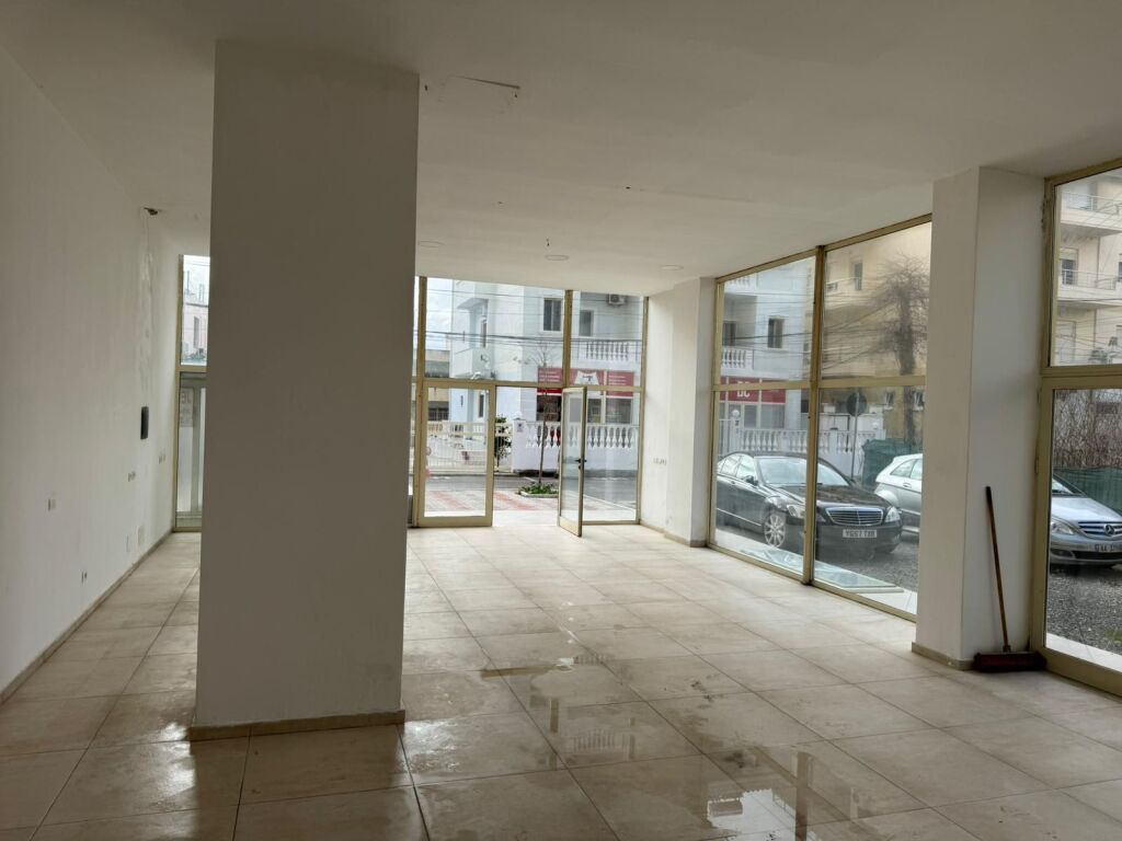 Locale commerciale 1+1 in affitto a Plazh Hekurudha, Durrës!
