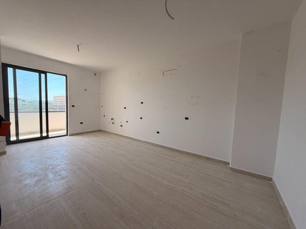 🏡 Apartament 1+1 + Garazh për Shitje në Golem