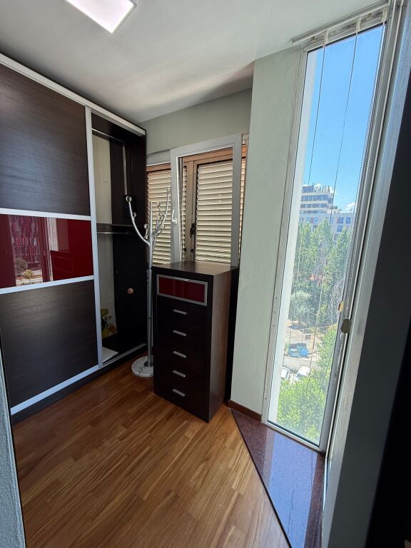 JAPIM ME QIRA APARTMENT 2+1Prane stadiumit Air Albania!