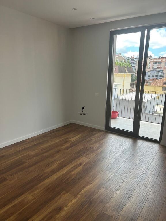UFFICIO IN AFFITTO 116M2 KOMUNA E PARISIT 1.700 EURO FH-80755