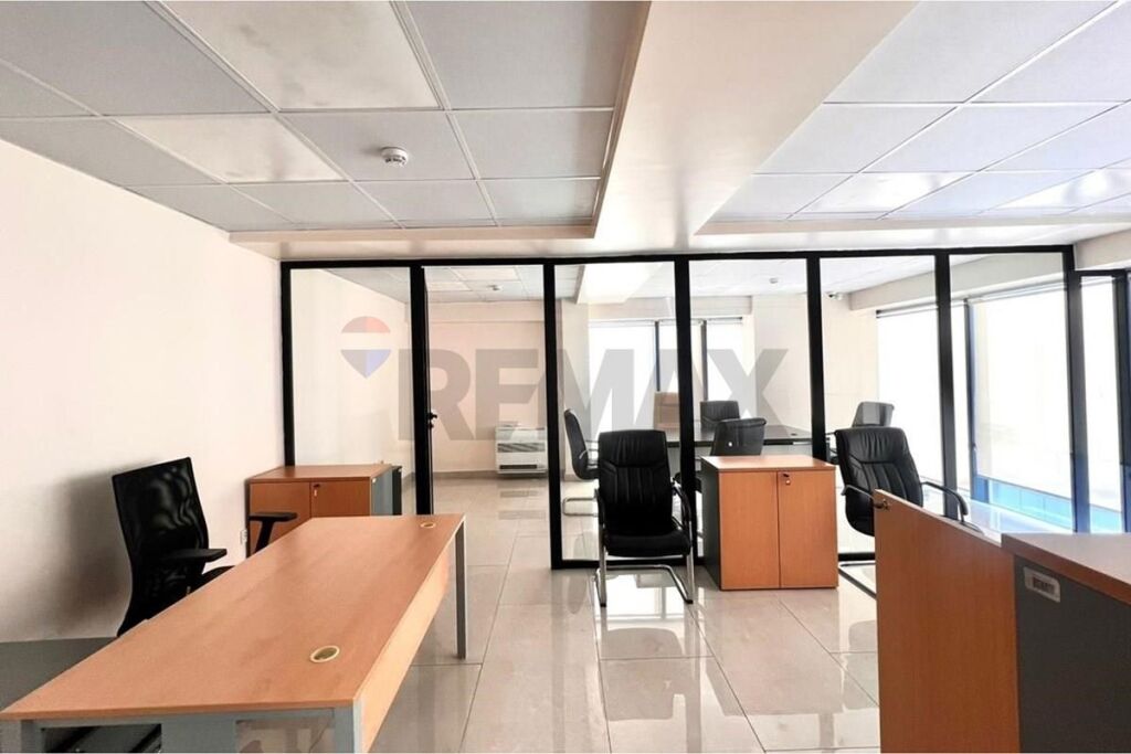 Ufficio in affitto in Via Elbasan!