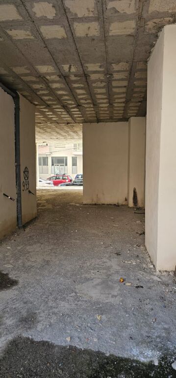SHITET DYQAN  ( Ambjent Komercial ) PLAZH RR. KUQE