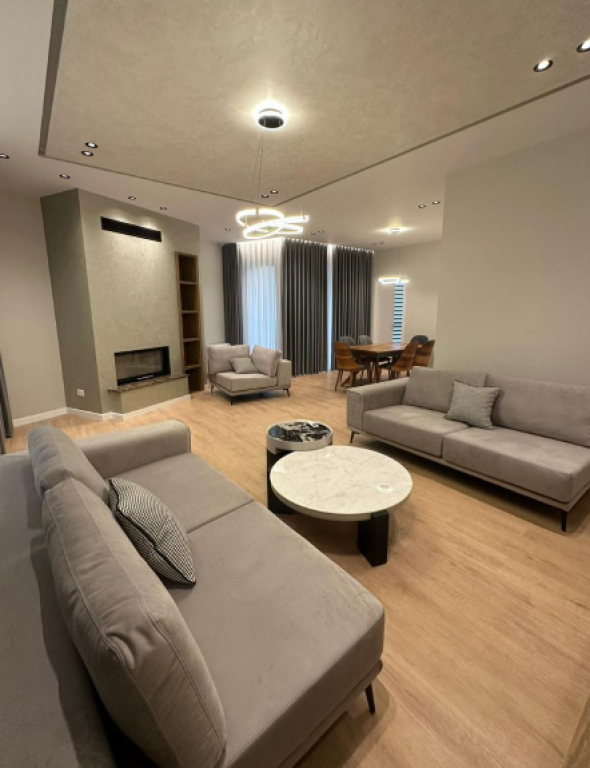 Villa di Lusso in Affitto – Green Valley Residence, Lago Secco