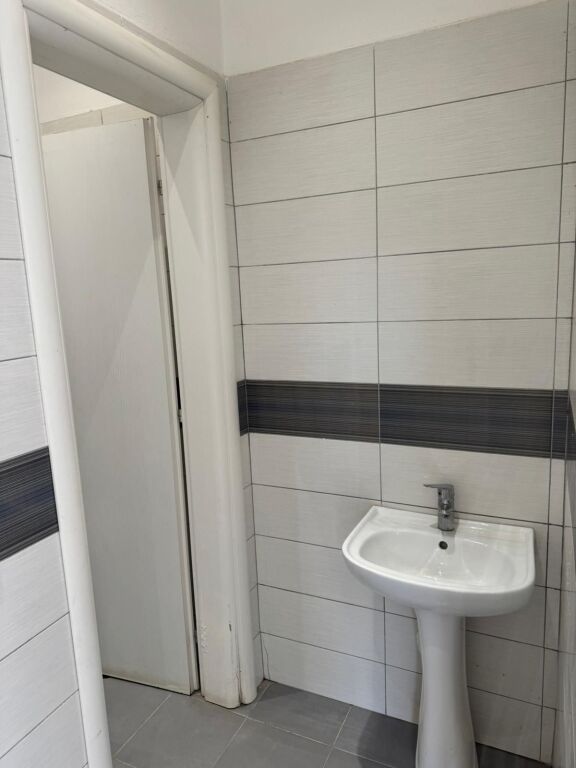 Locale commerciale 1+1 in affitto a Plazh Hekurudha, Durrës!