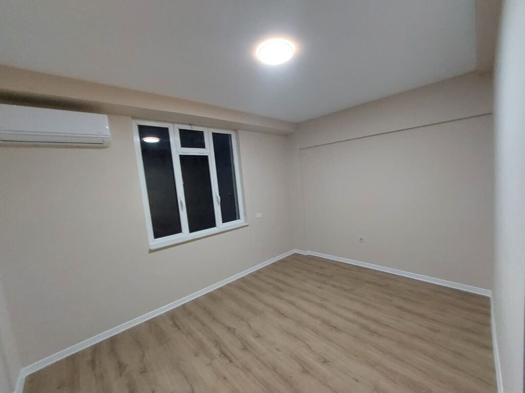 Qera | Ambjent Bisnesi | Qender, Sheshi Skenderbej | 1000 €/muaj