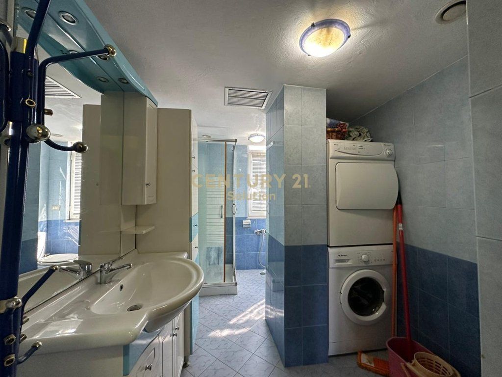 Duplex in vendita a Kodra e Diellit 1