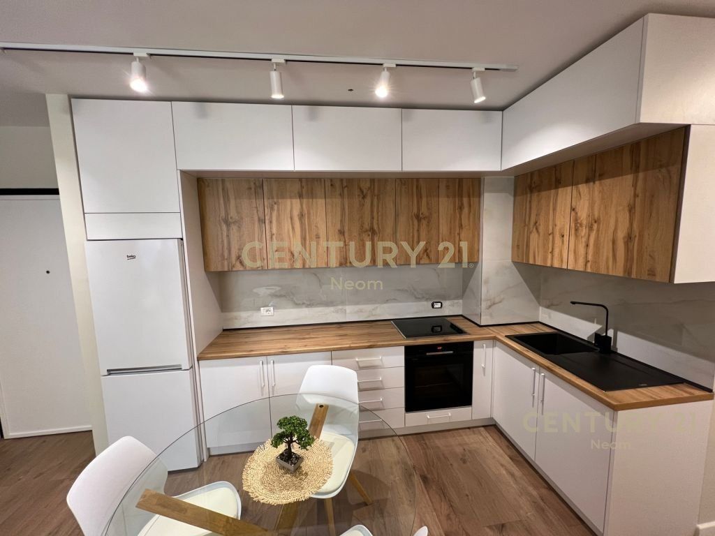 Appartamento 2+1 In Affitto nella Nuova Anello, Tirana - 680€ | 80 m²