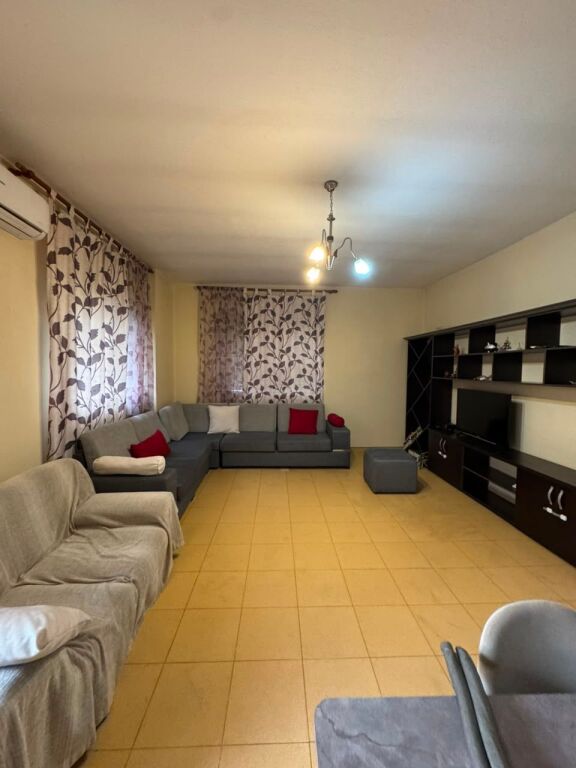 APARTAMENT 2+1 ME QIRA TE KRISTALI 45.000 leke