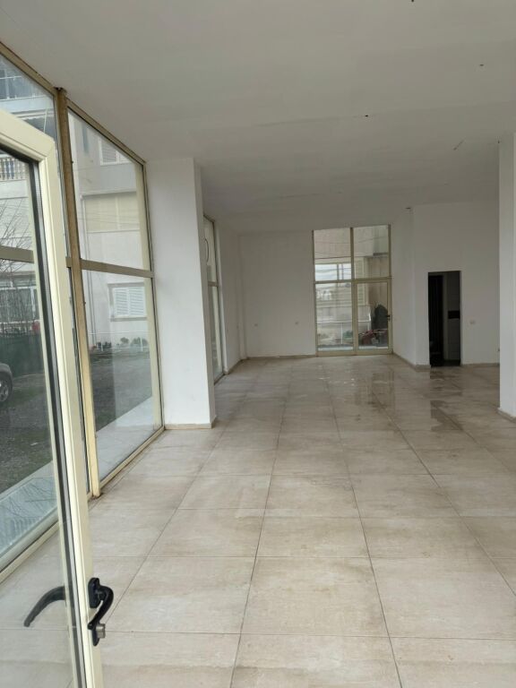 Locale commerciale 1+1 in affitto a Plazh Hekurudha, Durrës!