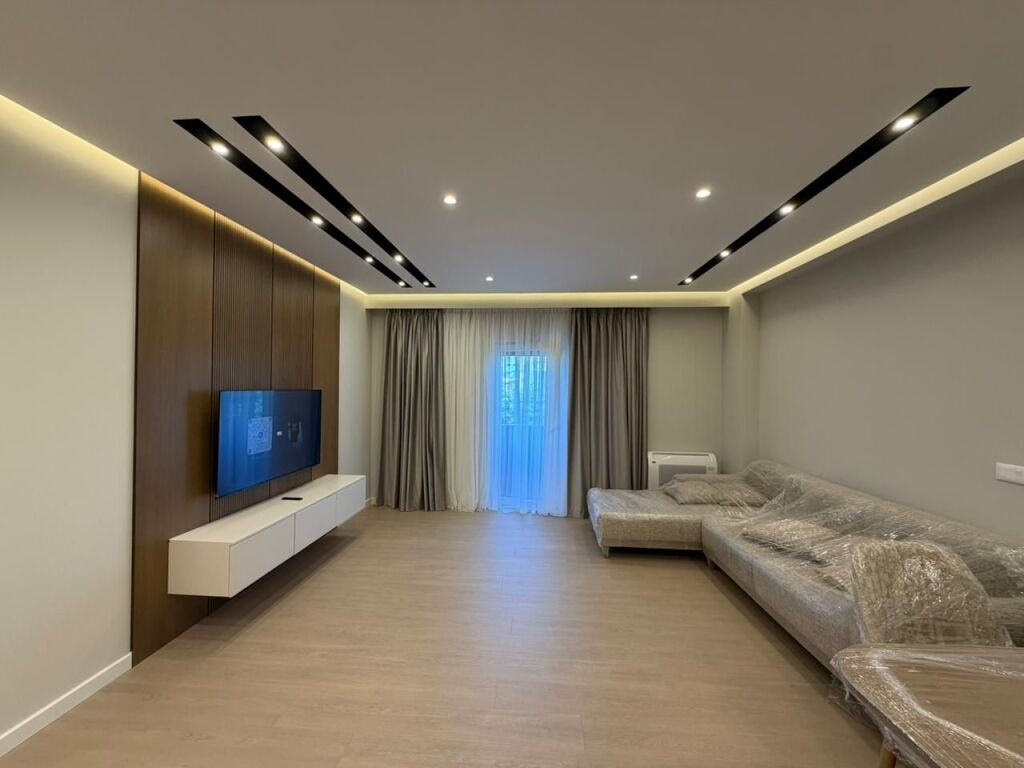 Apartment 2+1+Parking for rent at Jordan Misja Street.