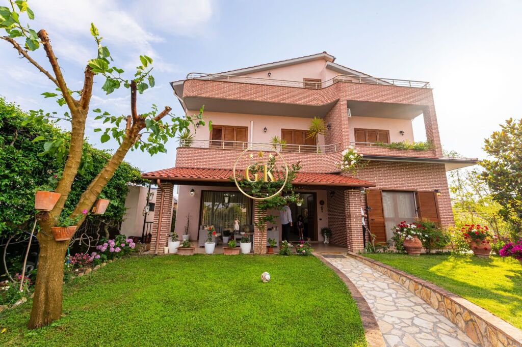 🏢✨ 3-STORY VILLA FOR SALE IN SHIJAK AREA ✨🏢