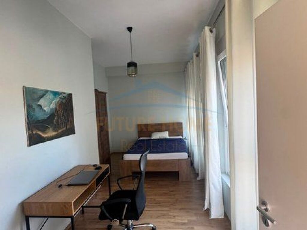 In vendita, Appartamento 3+1+2, Complesso Mangalem, Ali Demi, Tirana