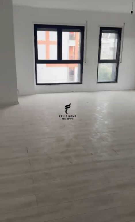OFFICE FOR RENT 126 M2 NEW BOULEVARD 80,000 LEKE FH-80745