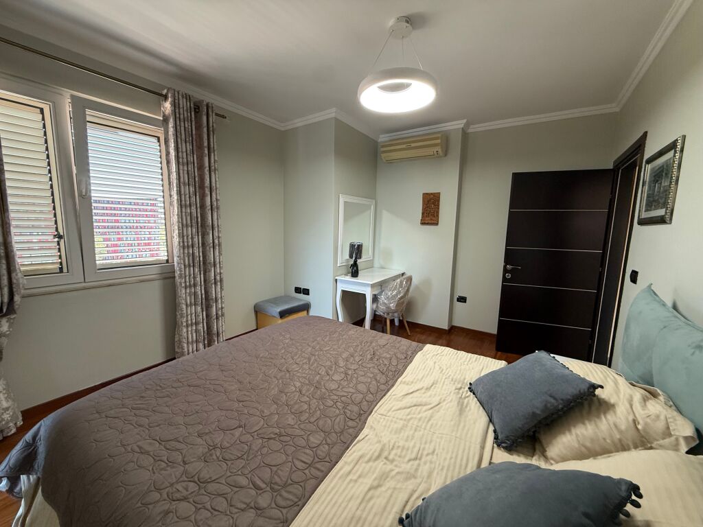 JAPIM ME QIRA APARTMENT 2+1Prane stadiumit Air Albania!