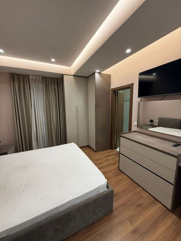 APARTAMENT PER QERA TEK FARMACIA 10