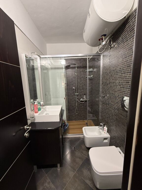 JAPIM ME QIRA APARTMENT 2+1Prane stadiumit Air Albania!