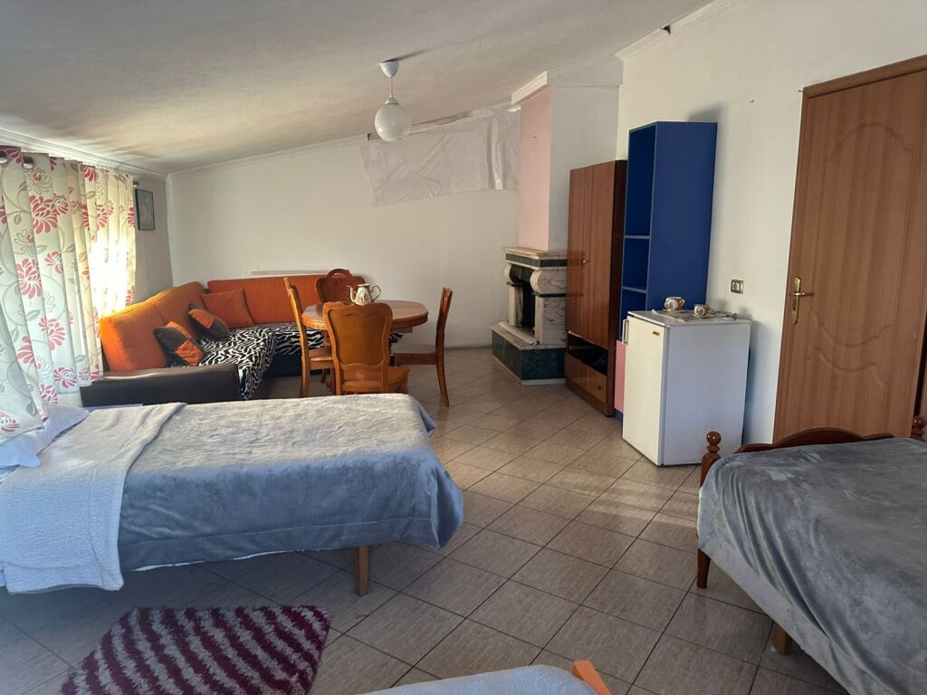 3 floor villa for rent Old Sauk