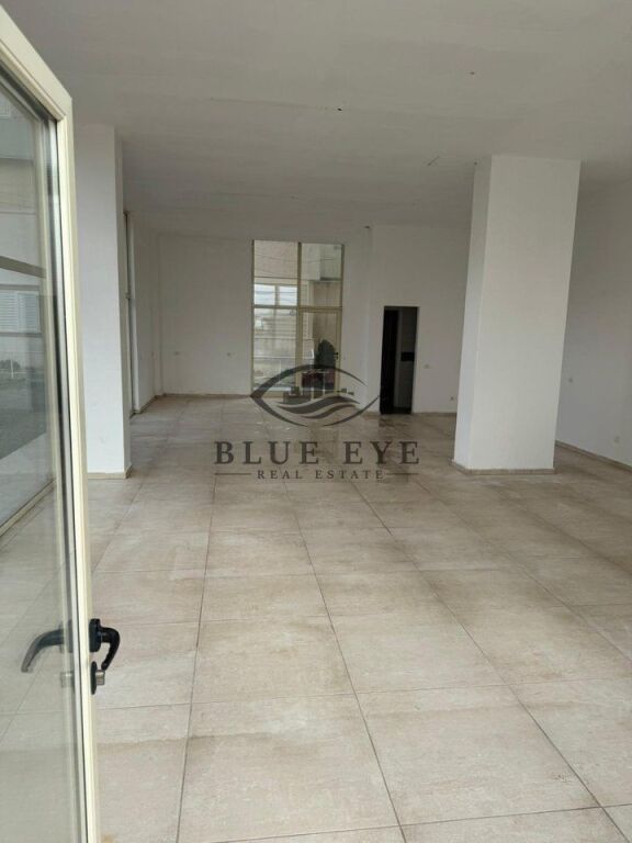 Locale commerciale 1+1 in affitto a Plazh Hekurudha, Durrës!
