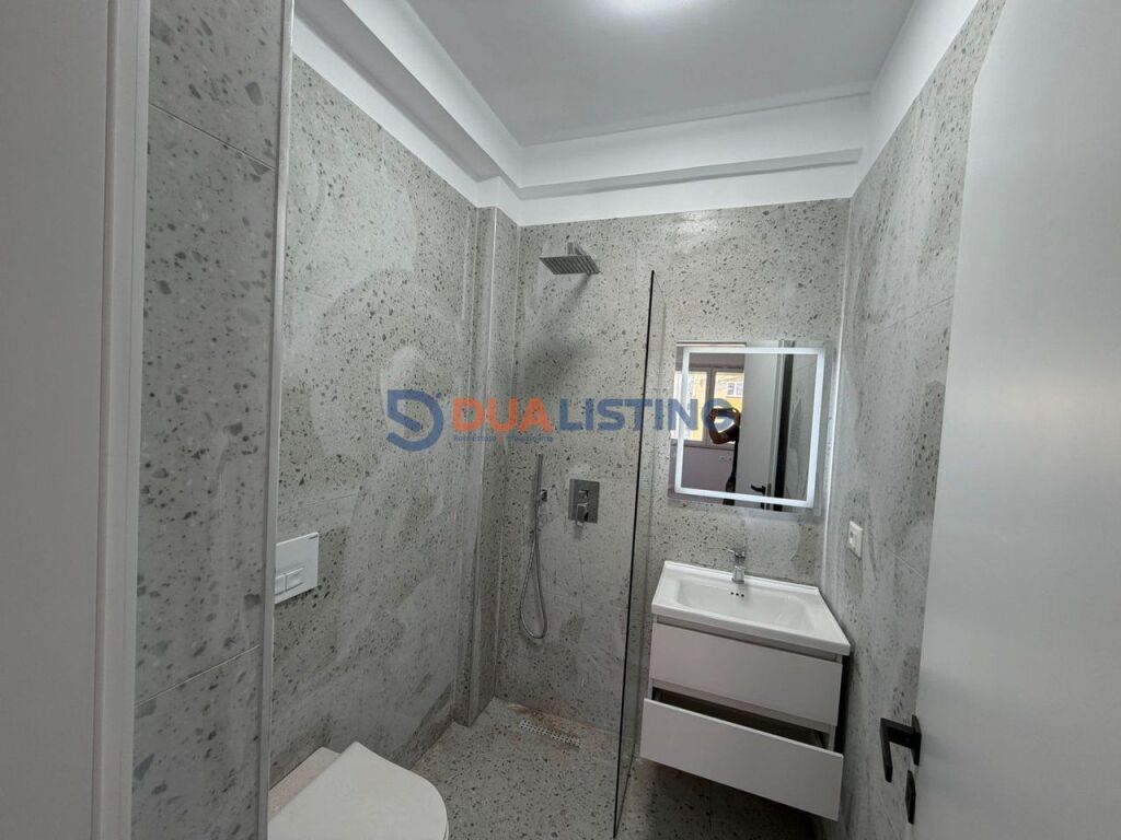 Shitet, apartament 2+1+2 tek Kodra e Priftit!