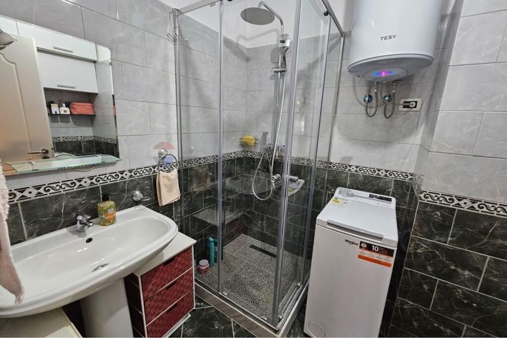 Shitet Apartament 2+1 te Rruga e Kavajës