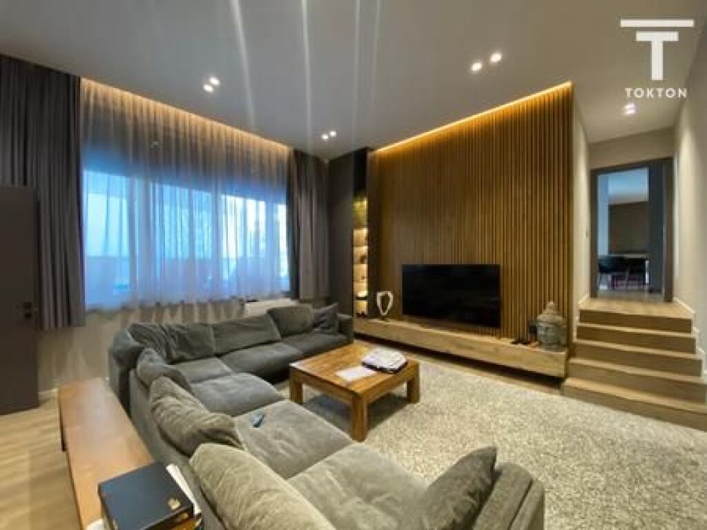 VENDESI, APPARTAMENTO DI LUSSO + PISCINA, GIARDINO BOTANICO, TIRANA