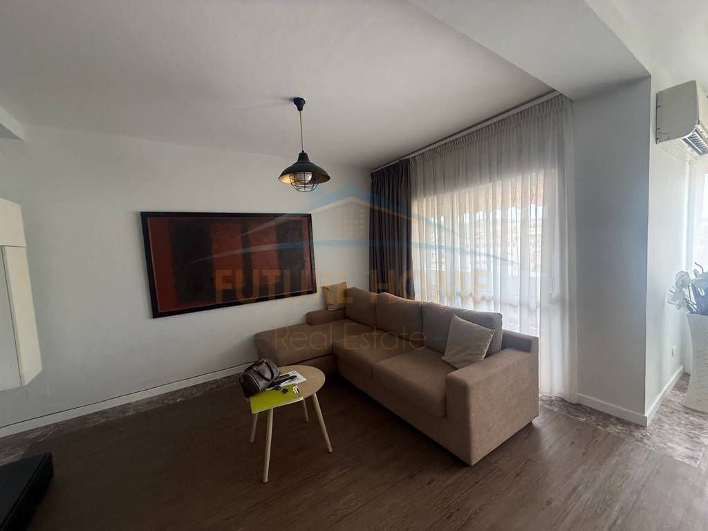 Shitet, Apartament 2+1+2, Rruga Sami Frashëri , Blloku , Tiranë