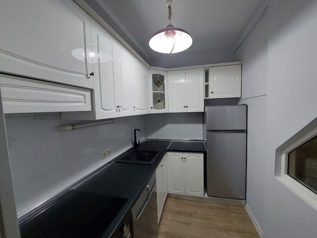 Qera | Ambjent Bisnesi | Qender, Sheshi Skenderbej | 1000 €/muaj