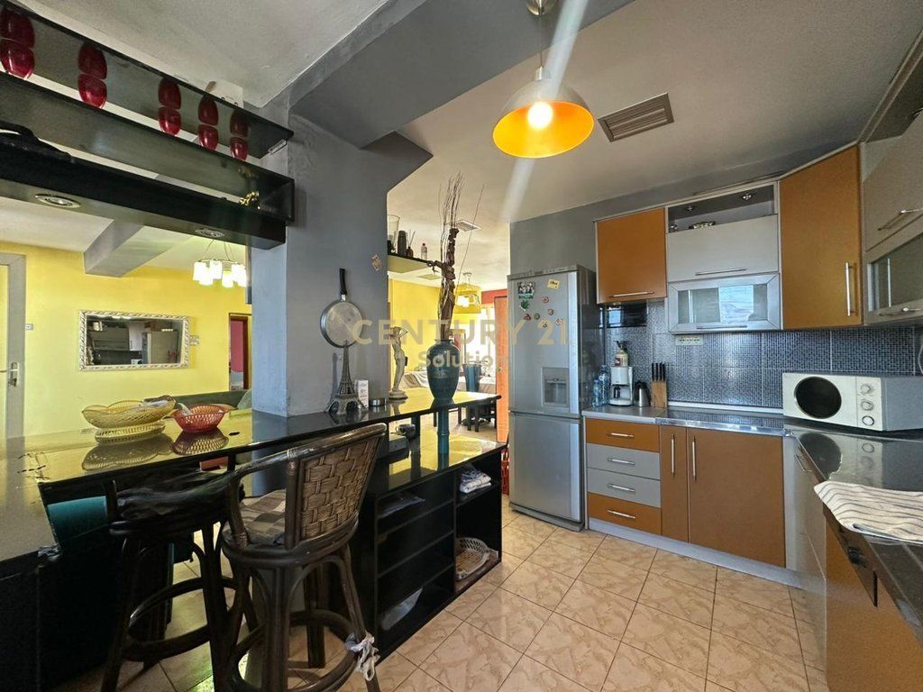 Duplex in vendita a Kodra e Diellit 1