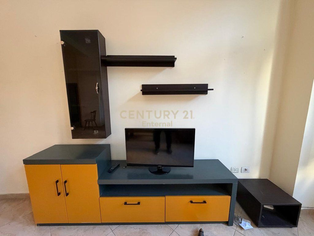Apartment 1+1 For Rent at Komuna e Parisit