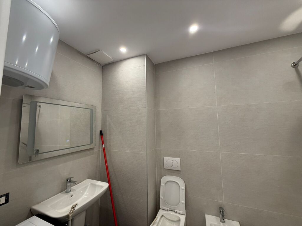 APARTAMENT 2+1+2 NE QIRA, BULEVARDI I RI, TIRANE!