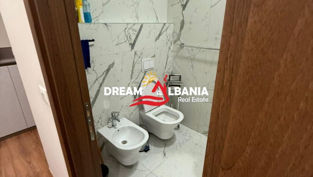 Jepet Apartament 2+1+2 me qera Tek Kompleks Arlis, Farmacia 10 (42215598)