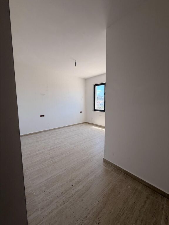🏡 Apartament 1+1 + Garazh për Shitje në Golem