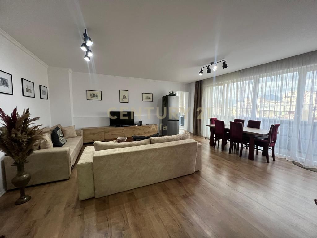 Apartament 1+1 per qira, modern dhe i mobiluar në qendër të Tiranës.