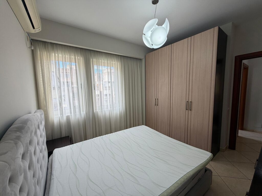 JEPET PËR QIRA, APARTAMENT 2+1+2, TEK PAVAROTI "PAMJE LIQENI"