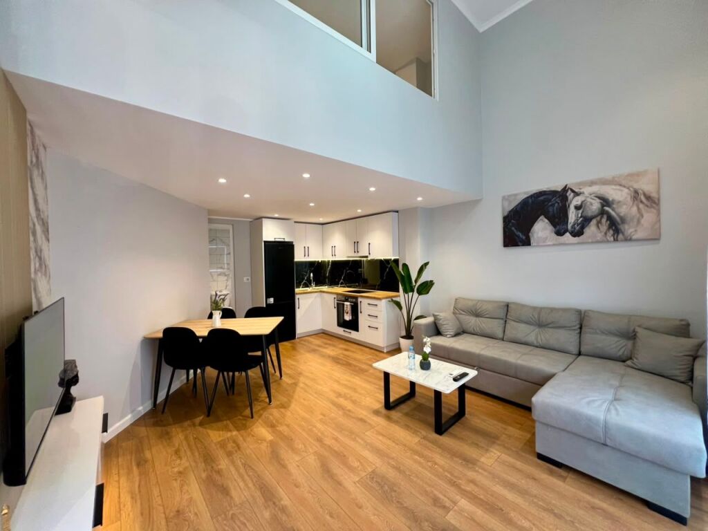 Duplex di Lusso in Vendita, Pronto per Abitare o Airbnb, vicino al Lago Secco