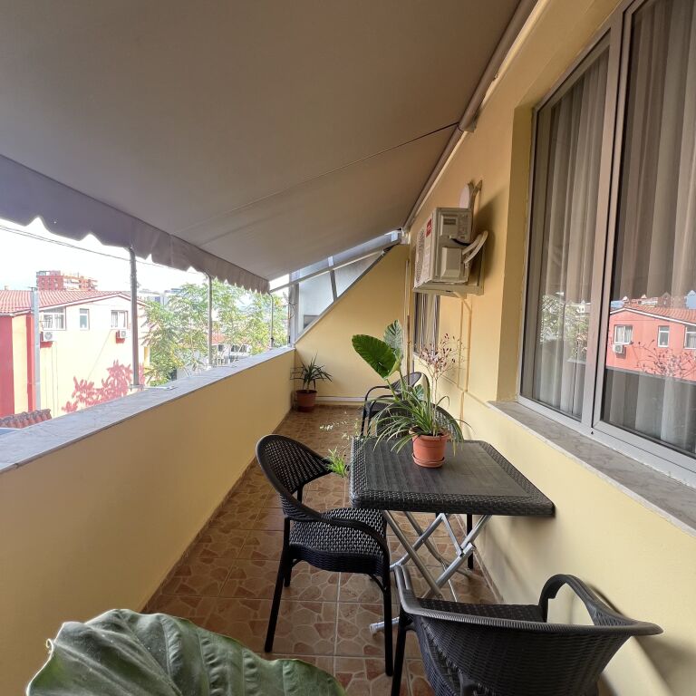 Jepet me Qira Apartament 1+1 Rr Kavajes 70.000all/muaj