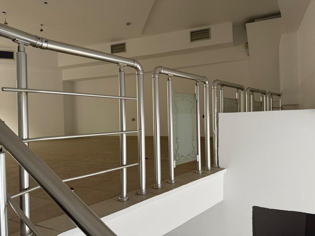 BUSINESS PREMISES FOR SALE NEAR THE BALLET SCHOOL