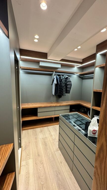 Jepet me Qira Super Apartament Luksoz 3+1+2 te Kodra e Diellit