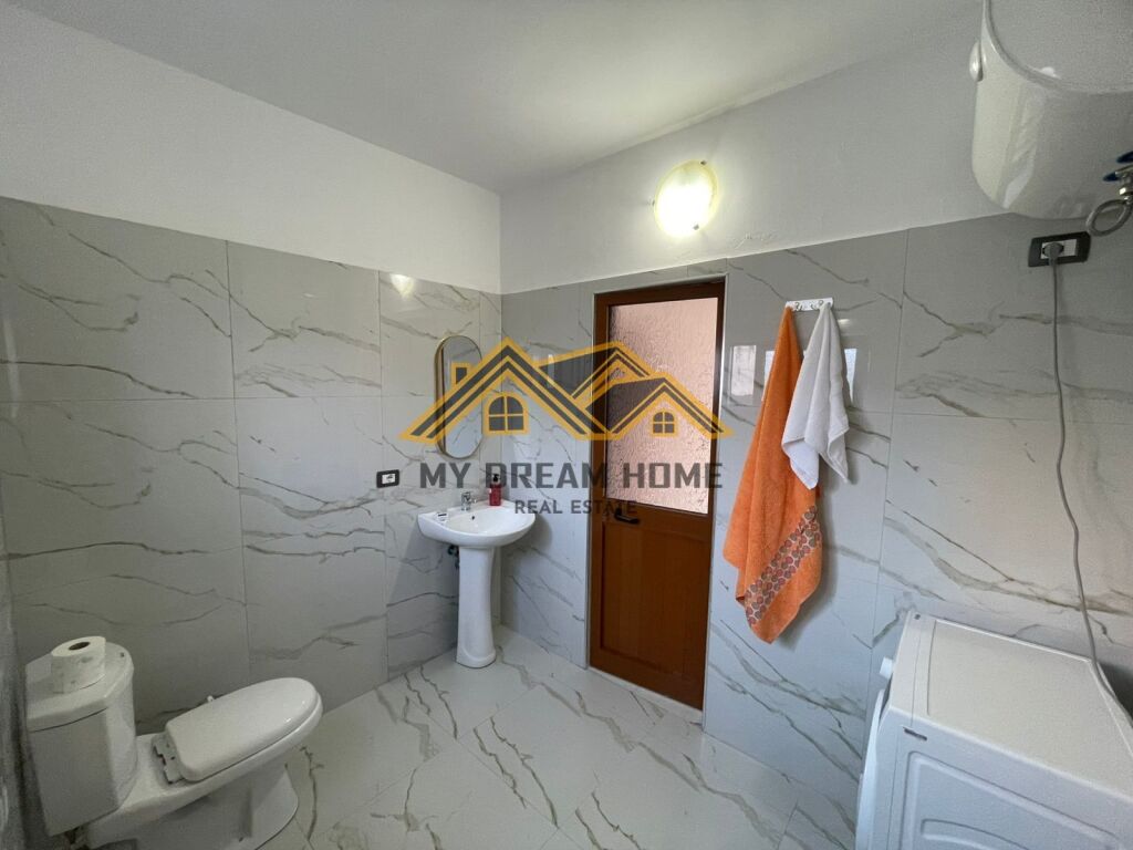 JEPET ME QERA SHTEPI PRIVATE NE PORTO ROMANO