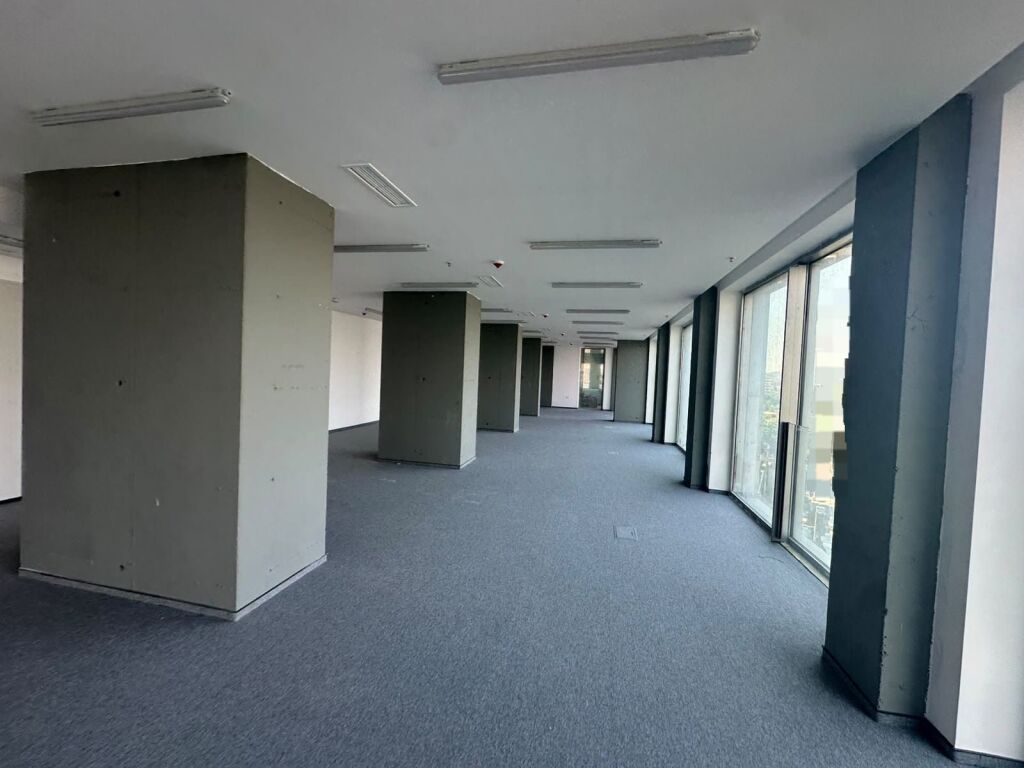 Zyre Me Qera Tek DownTown (ID BZ2997) Tirane