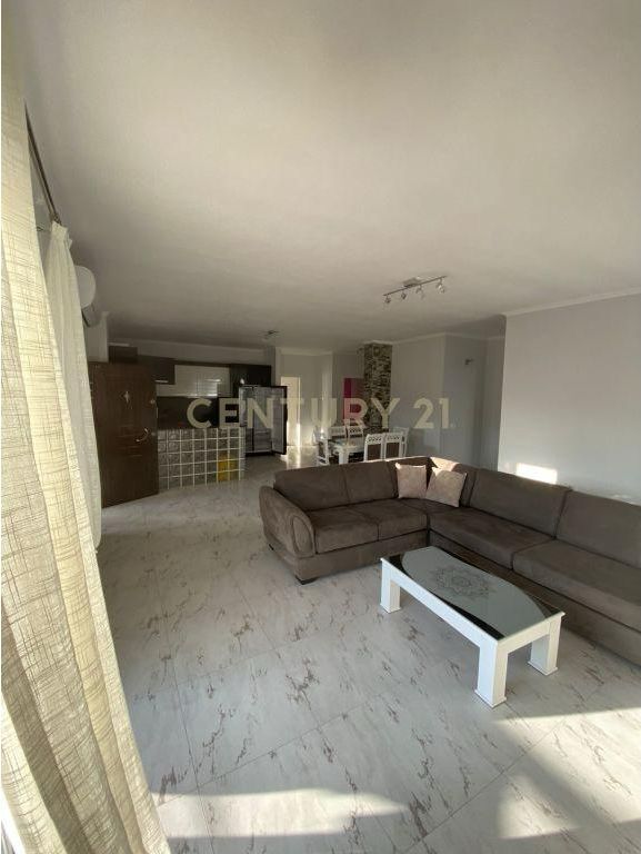 APARTAMENT ME QIRA, VILAT GJERMANE