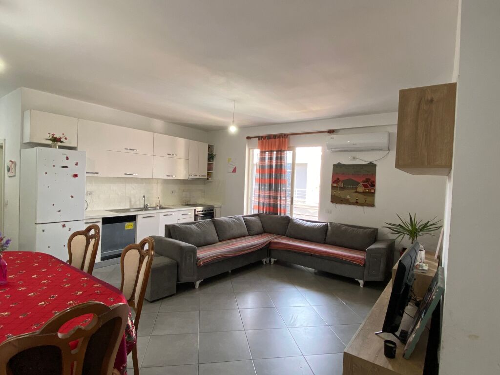 Jepet me qira apartament 2+1 në Shkozë – 110 m² – 38.000 Lekë/muaj .