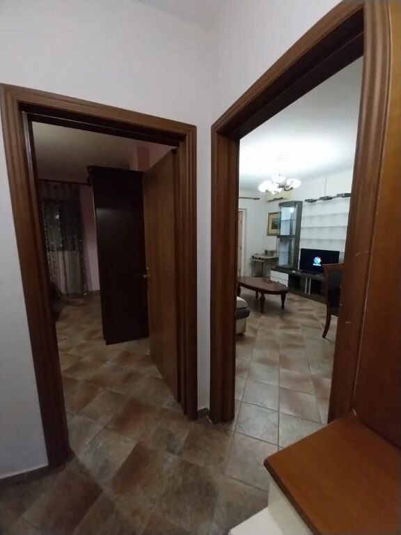 In affitto 1+1 COMUNE DI PARIGI 500 mila leke
