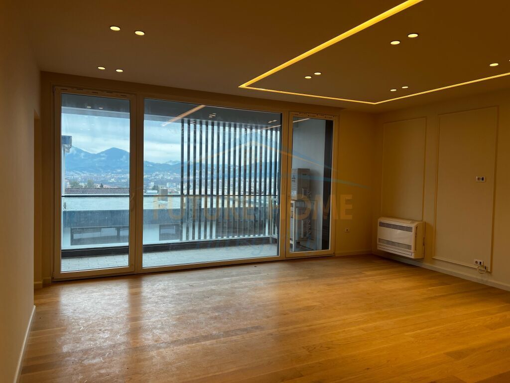 In vendita, Appartamento 3+1+2+Garage, Palazzo delle Brigate, Tirana.