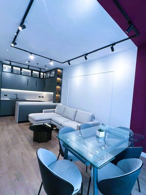 🏡 Apartament 2+1 me Qira – PËRBALLË UET, KOMPLEKSI GREEN HARMONY