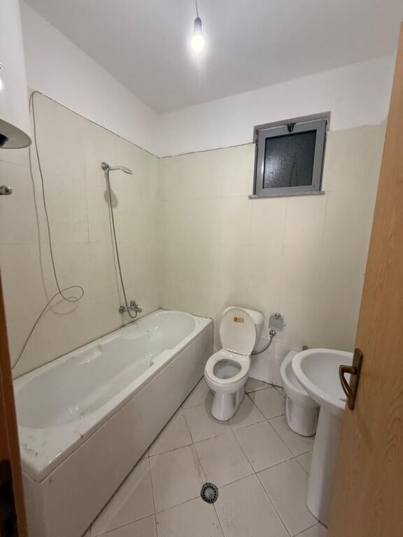 🏡 Jepet me qera apartament 2+1+2nme garazh në Astir