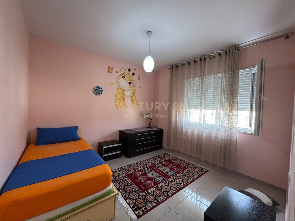 Restorant Durrësi, apartament 2+1+2 me qera 600 € /Muaj