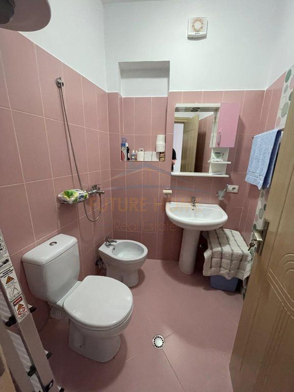 VENDESI APPARTAMENTO 2+1 A ZOGU I ZI